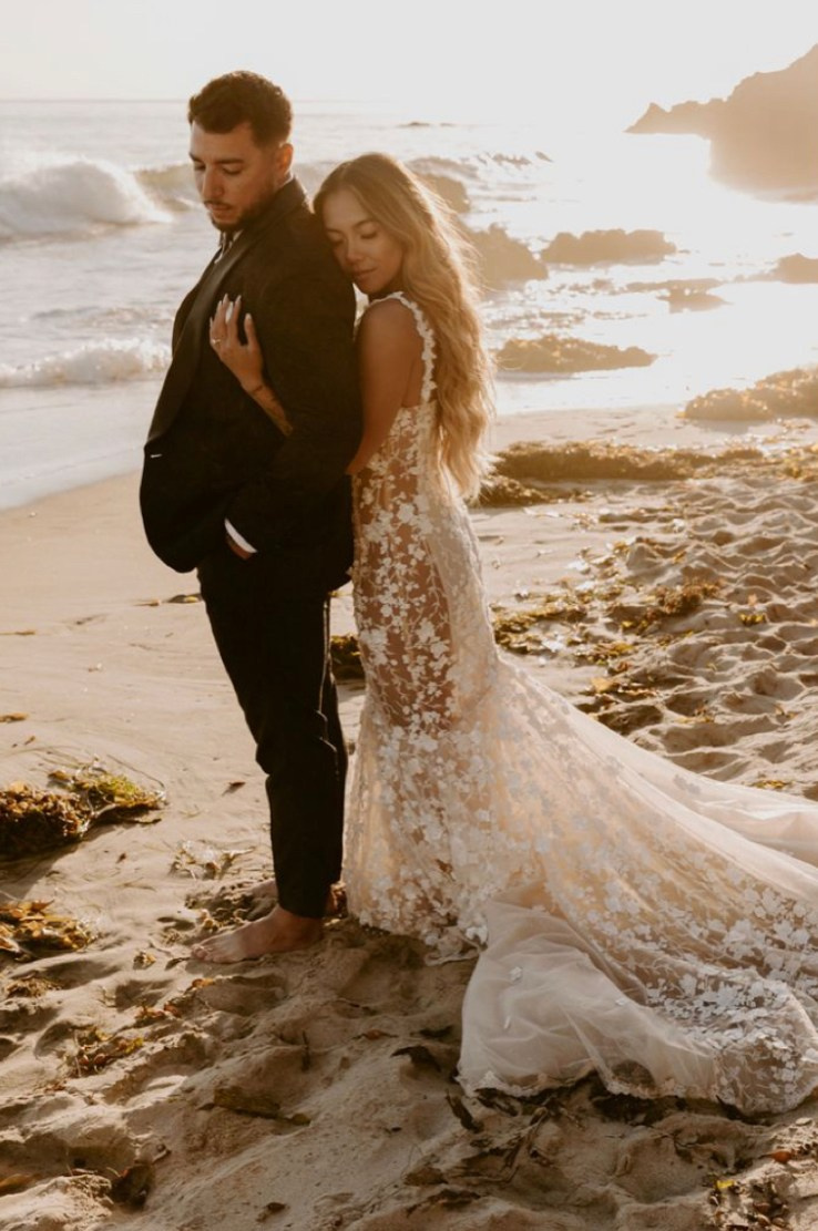 Posa di base per un servizio fotografico di coppia