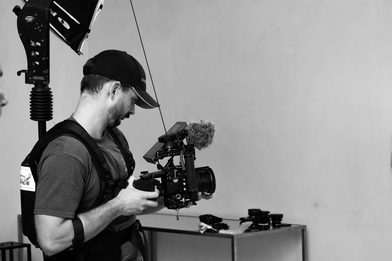 Backstage fotografie. Dana Lišková — Empatická fotografka | Introspektivní umělkyně | Neurodivergentní koučka| Zakladatelka Artepy.cz