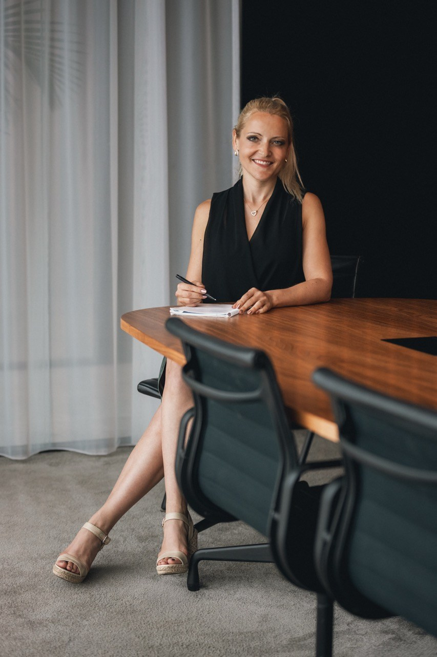 Portrétní fotografka Praha. Dana Lišková — Empathetic Photographer | Introspective Artist |Neurodivergent Coach | Founder of Artepy.cz