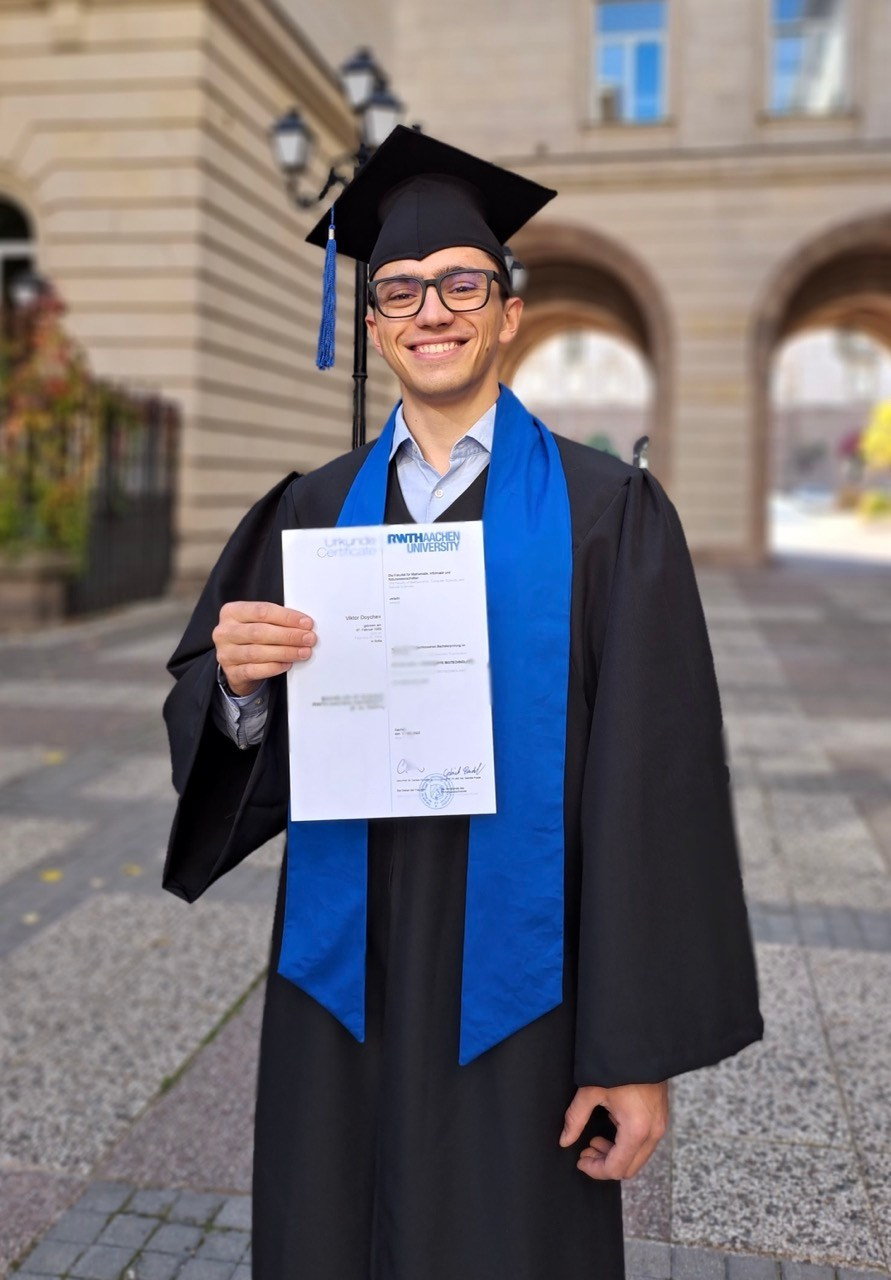 Академични тоги и шапки за университети | Официално облекло|togiishapki.bg. 🎓 Togiishapki.bg — Тоги и академични шапки за дипломиране на студенти, ученици и деца