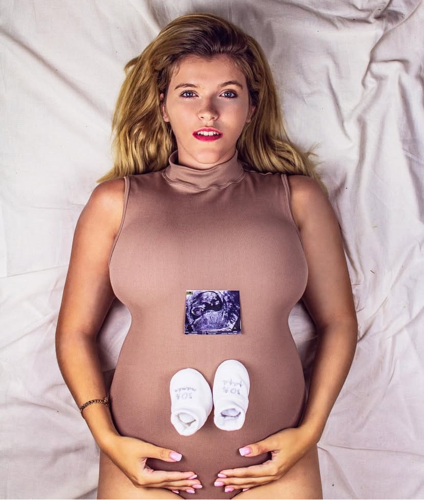 Photo future maman ventre rond studio Partage ton bonheur