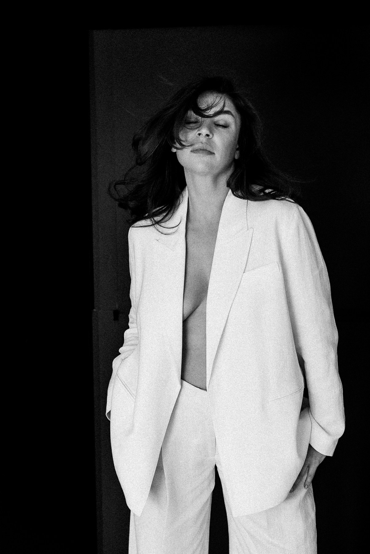 N. Rawnoir- Portrait photography by Daria Paliy.Timeless black&white portraits of women in NYC area