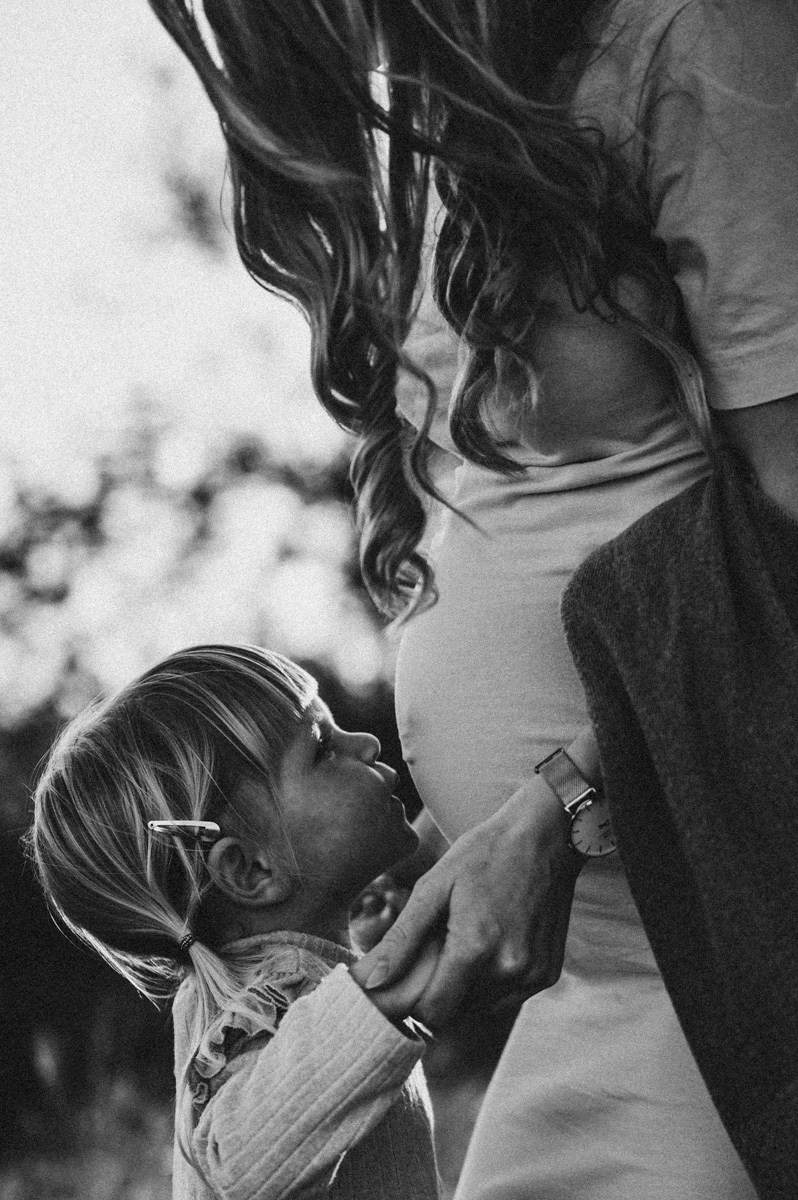 Milena / trudnicko fotografisanje sa porodicom. Deciji i porodicni fotograf u Beogradu Oksana Skendzic