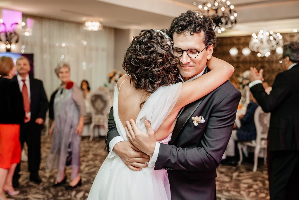 Isil si Radu by Fotograf nunta Iasi — Eduard Schiopu