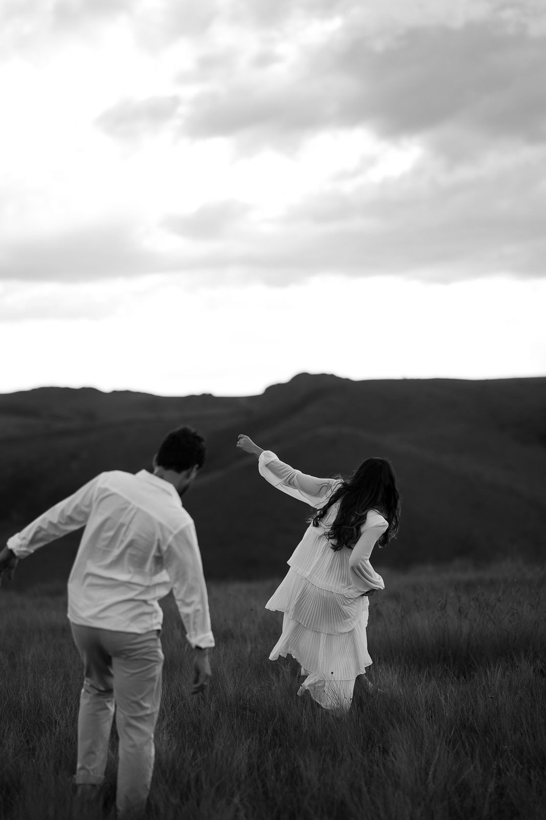 Pre wedding documental de Larissa e Rafael em Lavras Novas, Minas Gerais. Fotografias leves, verdadeiras e naturais registradas por Edu e Josi Fotografia.