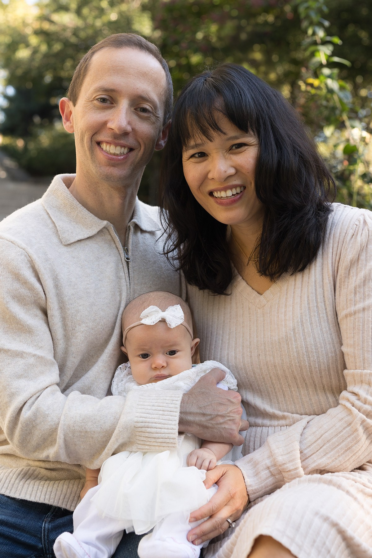 Family photoshoot in Carl Schurz Park. Family, lifestyle, and commercial photography in New York and New Jersey