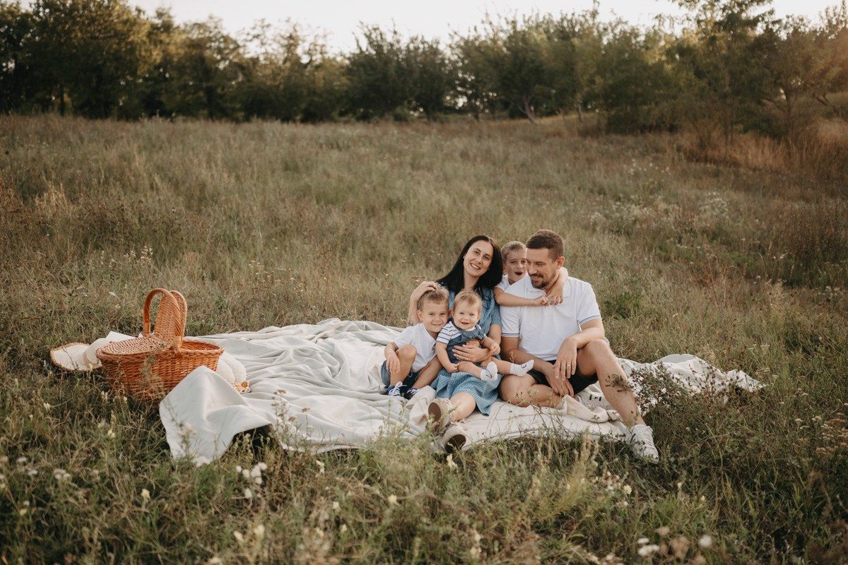 Basici / porodicno fotografisanje u prirodi. Deciji i porodicni fotograf u Beogradu Oksana Skendzic