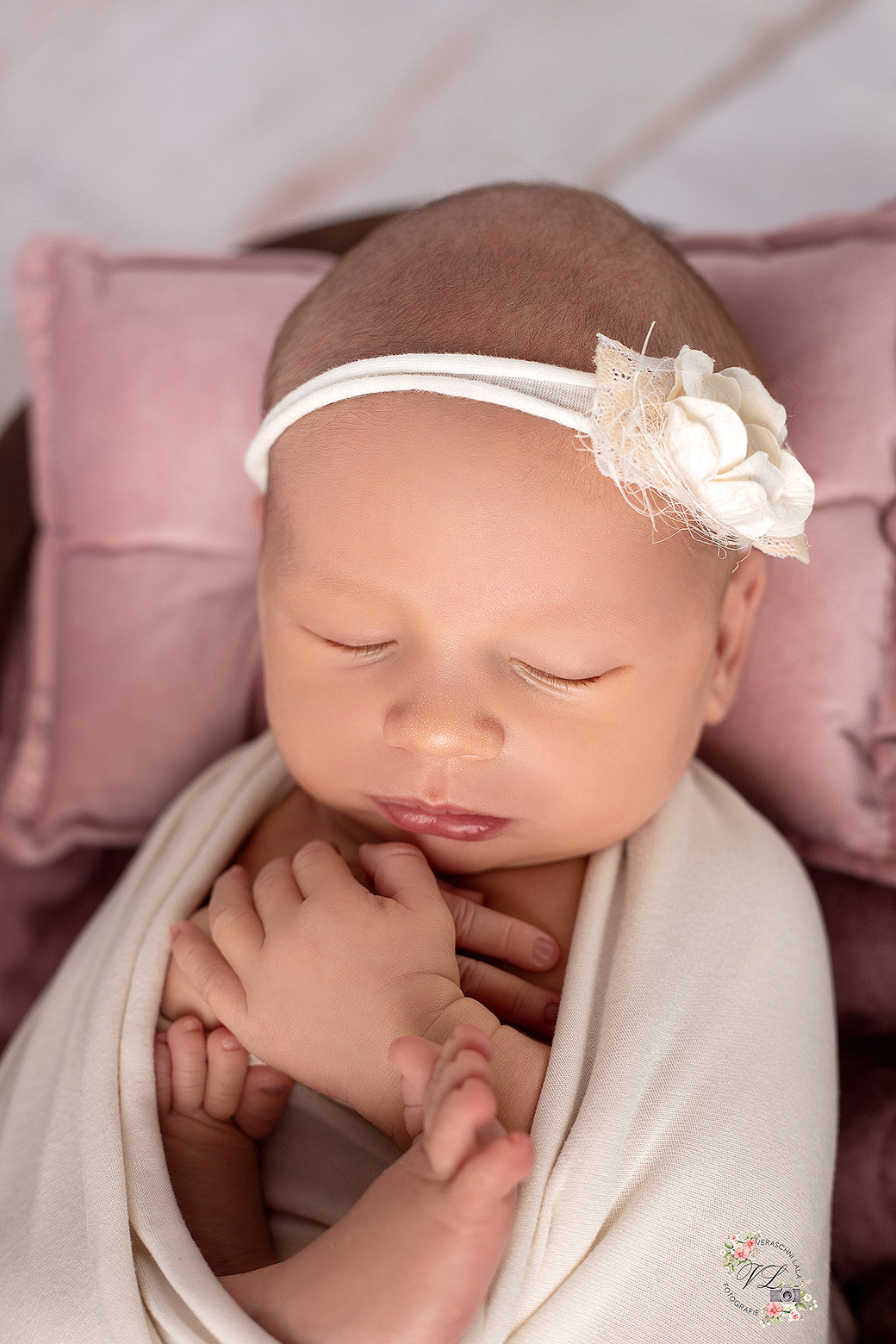 Newborn. Neugeboren und Babybauchfotoshooting in Cloppenburg