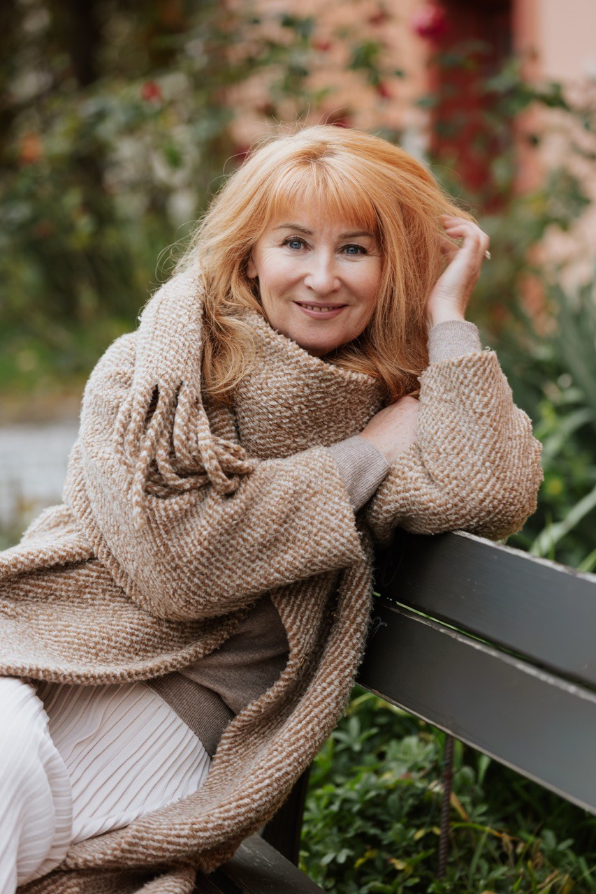 Portrétní fotografka Praha. Dana Lišková — Empathetic Photographer | Introspective Artist |Neurodivergent Coach | Founder of Artepy.cz