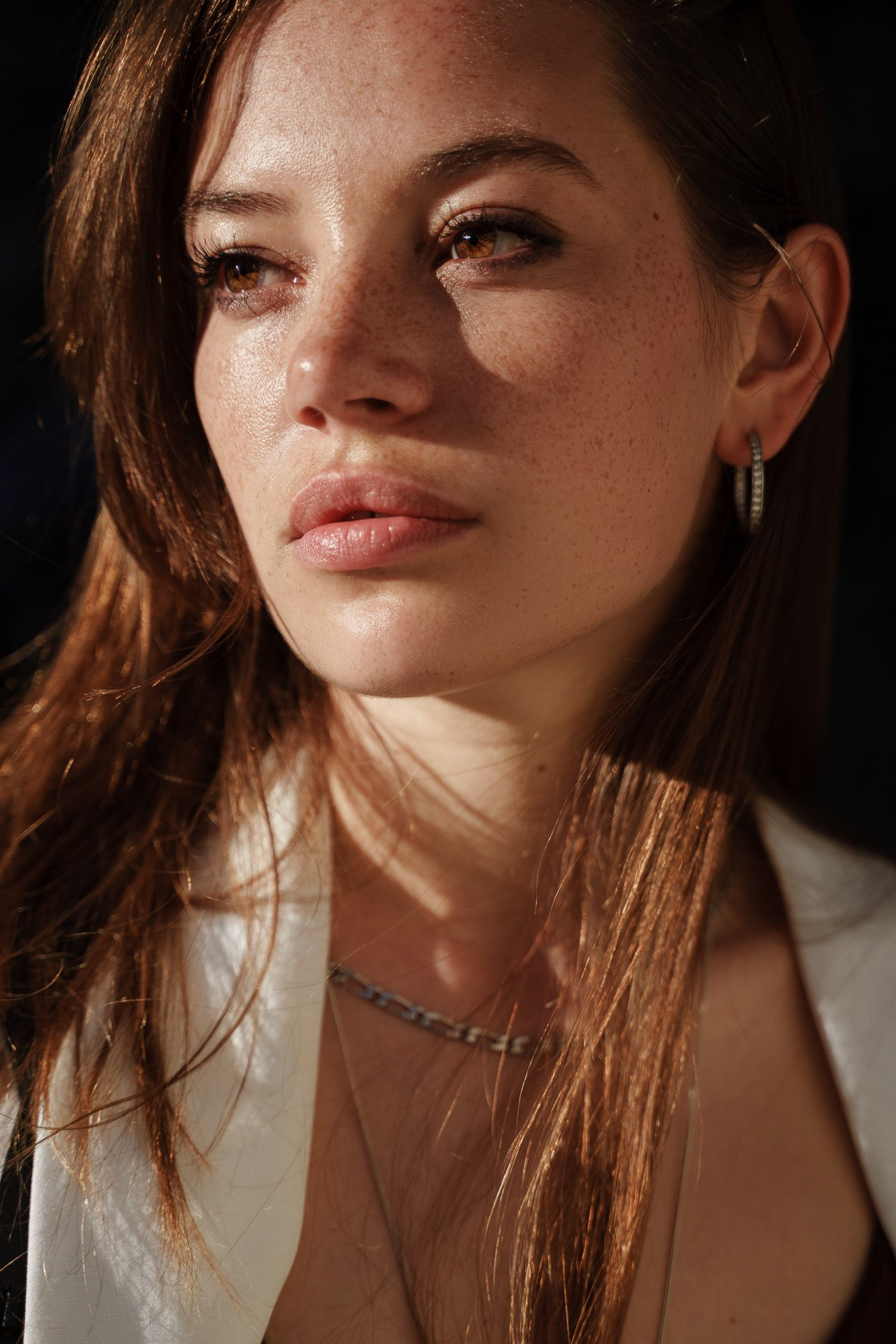 Natural light fashion portrait of a woman, Milan photographer