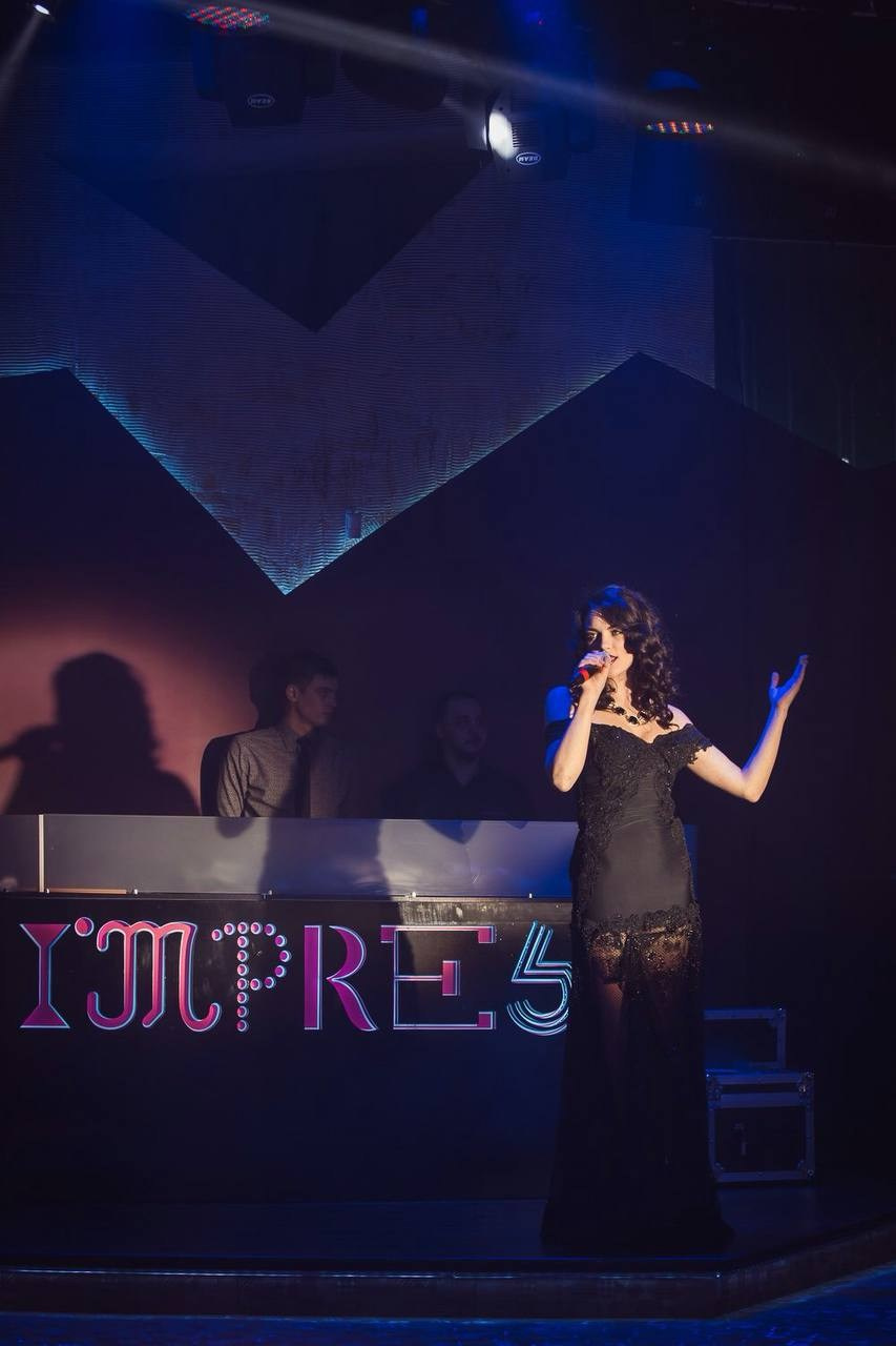 День Рождения клуба Impress Кемерово, Россия 130 человек. Ведущая Москва Елена Чайка