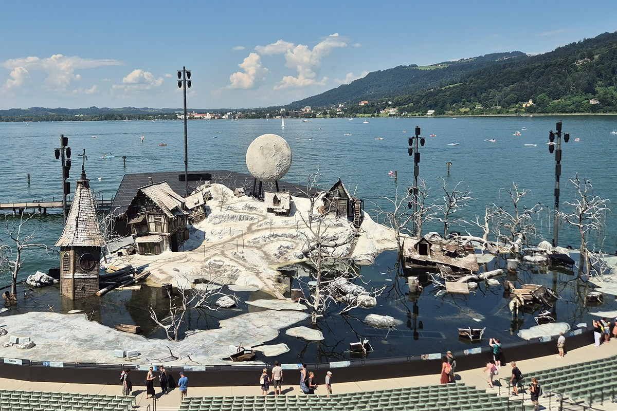 Брегенц. Elina Reisen. Туристическое агентство в Аугсбурге