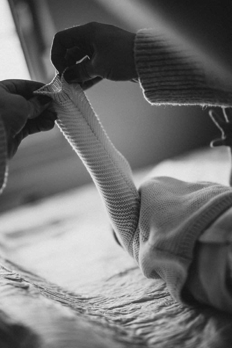 Maja Wilijam Lana i Hana — porodicno fotografisanje bebe kod kuce. Deciji i porodicni fotograf u Beogradu Oksana Skendzic