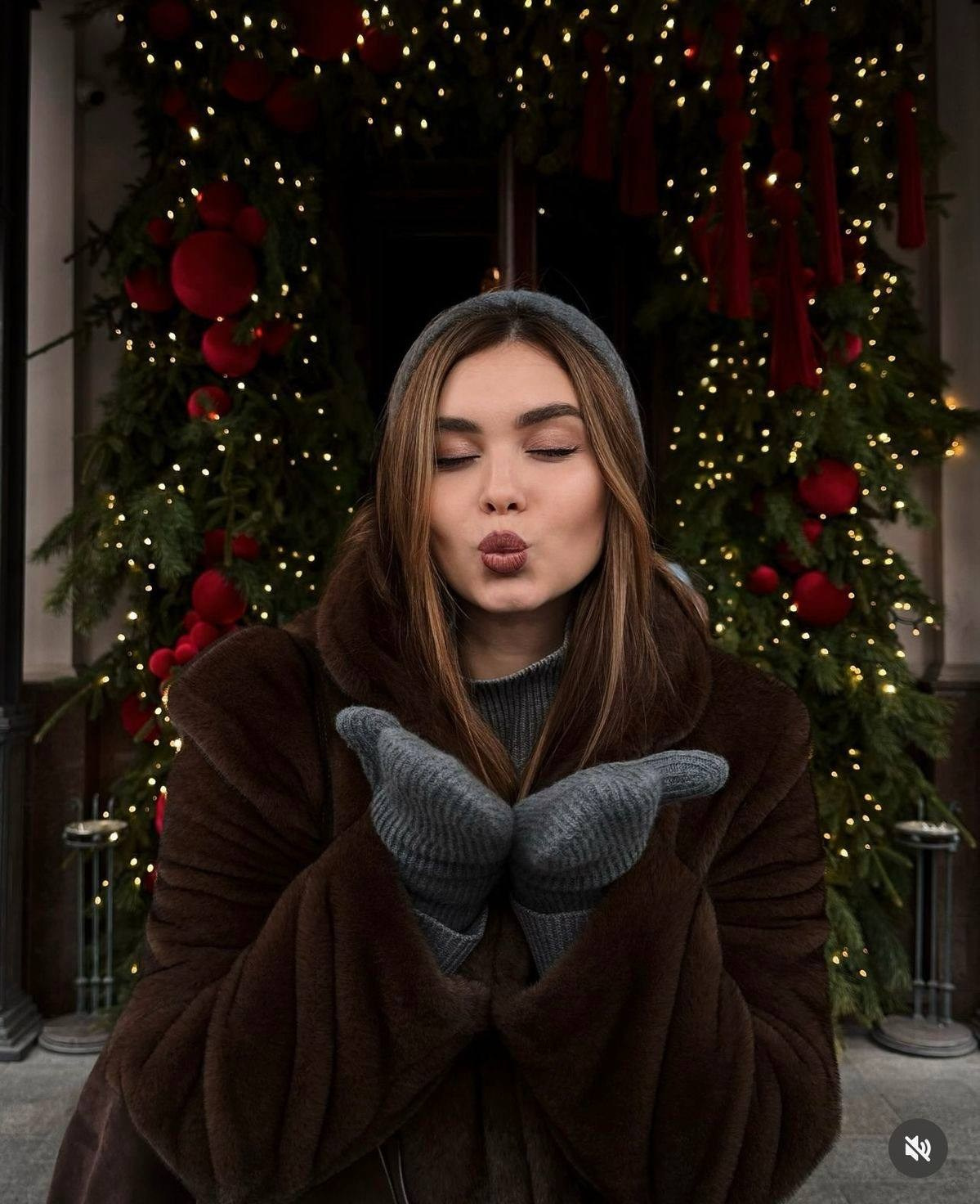 ПОДГОТОВКА К РОЖДЕСТВЕНСКОЙ СЪЁМКЕ НА ЯРМАРКЕ. Фотограф Лейпциг