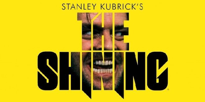 Обложка хоррора «Сияние» 1980: Джек Николсон с безумной улыбкой выглядывает сквозь пробитую топором дверь — «Here’s Johnny!», отель Оверлук