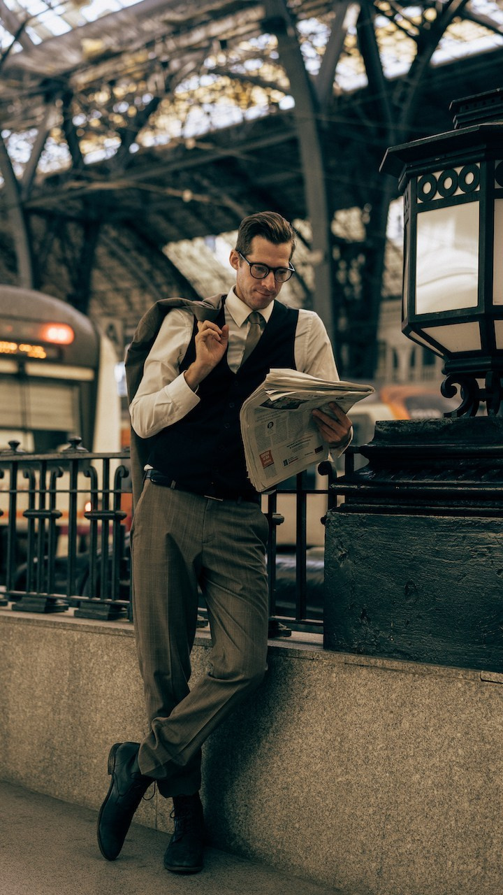 Многолетний опыт создания бизнес-портретов в Москве. Помогаю справляться со страхом камеры и создаю портреты, которые работают на вас.