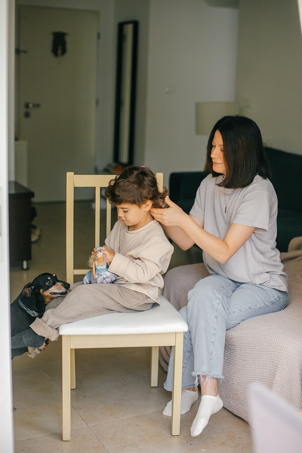 Mom&daughter at home. Family photographer in Israel