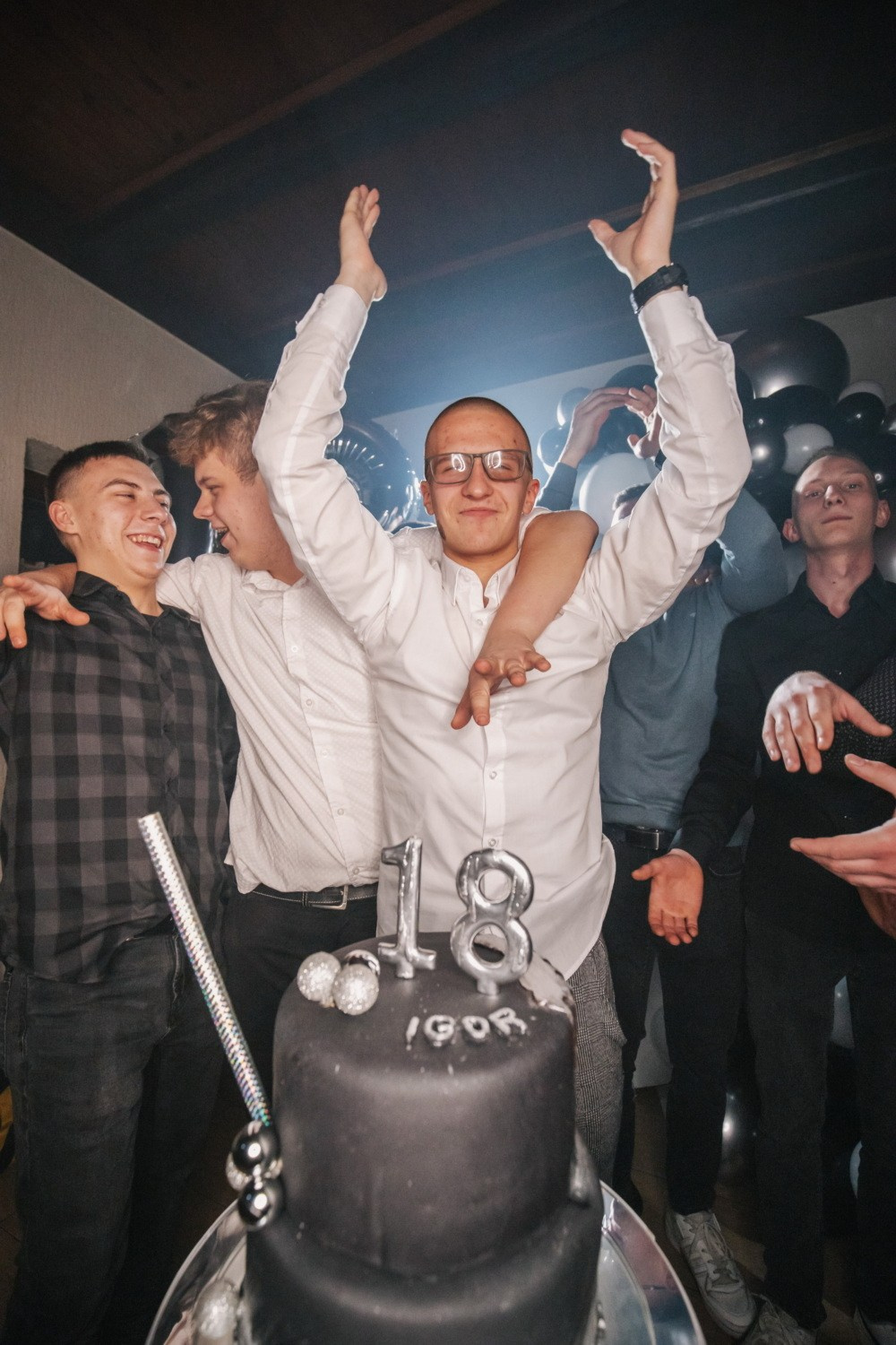 FOTOGRAFISANJE PUNOLETSTVA. Fotografi iz Backog Petrovca David i Andrea Stojanovic