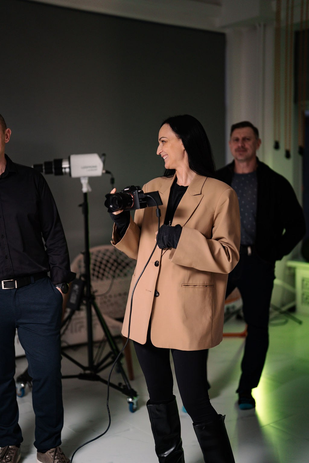 Foto un Video satura studija Rīgā - BRAND STUDIO. Video shooting and creating with phone, iPhone Video School