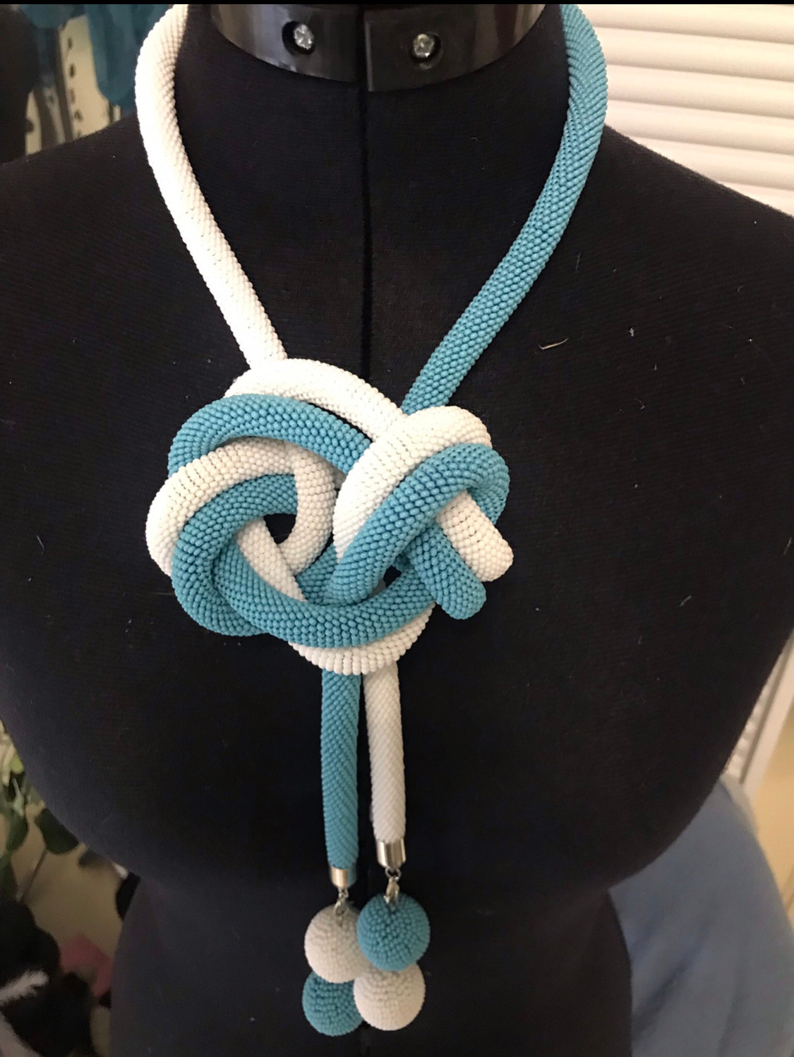 Bijoux pour cadeau. Milok et Kirok sont des gens positifs et réels. Nous serons ravis de v