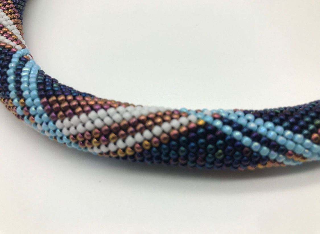 Bijoux pour cadeau. Milok et Kirok sont des gens positifs et réels. Nous serons ravis de v