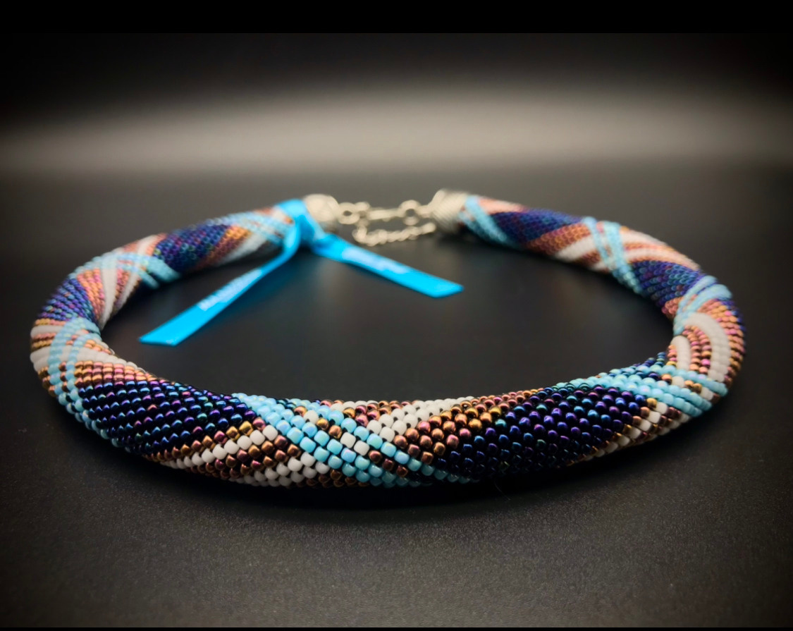 Bijoux pour cadeau. Milok et Kirok sont des gens positifs et réels. Nous serons ravis de v