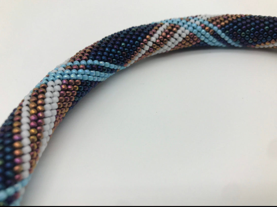 Bijoux pour cadeau. Milok et Kirok sont des gens positifs et réels. Nous serons ravis de v