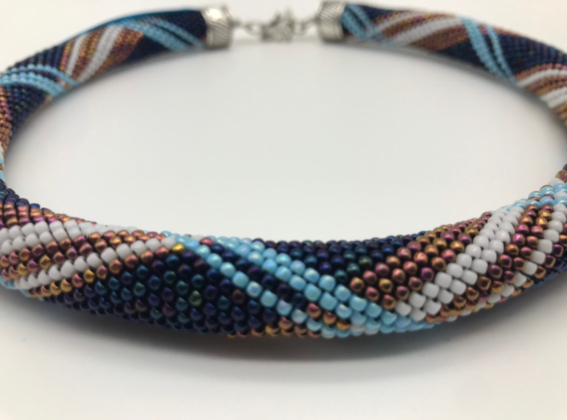 Bijoux pour cadeau. Milok et Kirok sont des gens positifs et réels. Nous serons ravis de v