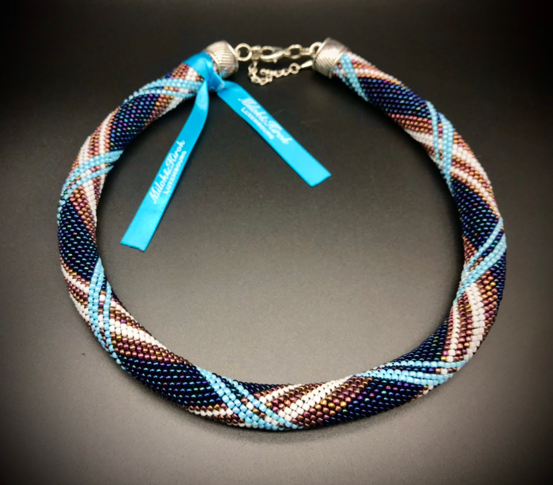 Bijoux pour cadeau. Milok et Kirok sont des gens positifs et réels. Nous serons ravis de v