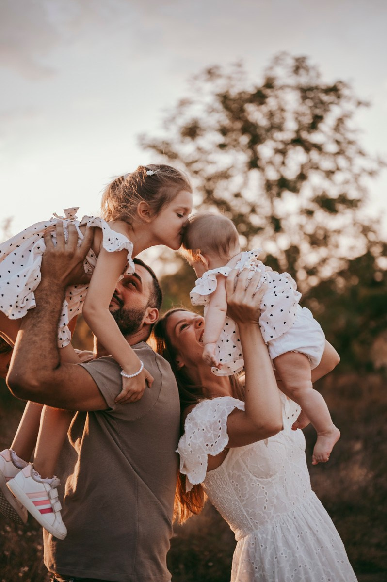 Sonja, Bojan, Nadja i Una / porodicno fotografisanje. Deciji i porodicni fotograf u Beogradu Oksana Skendzic