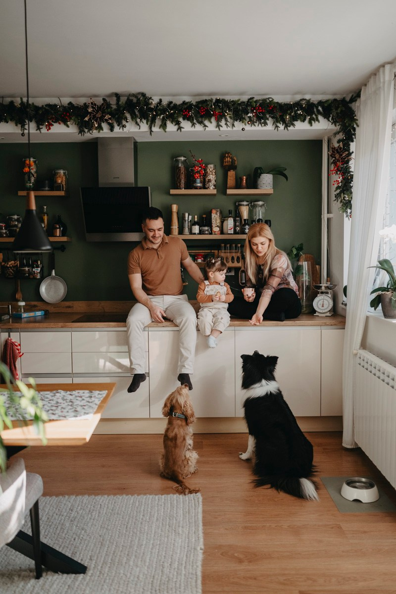 Natasa, Ema i Lazar — porodicno fotografisanje kod kuce. Deciji i porodicni fotograf u Beogradu Oksana Skendzic