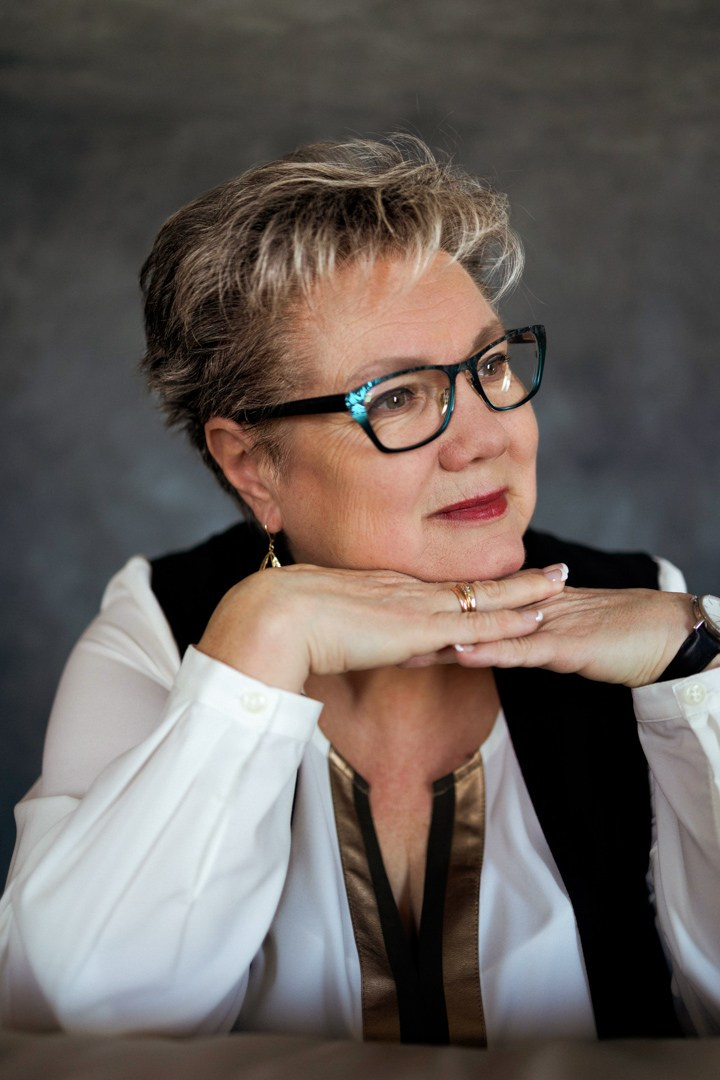 PHOTOGRAPHER JENNY IN CALGARY. I am a portrait and family photographer Jenny in Calgary