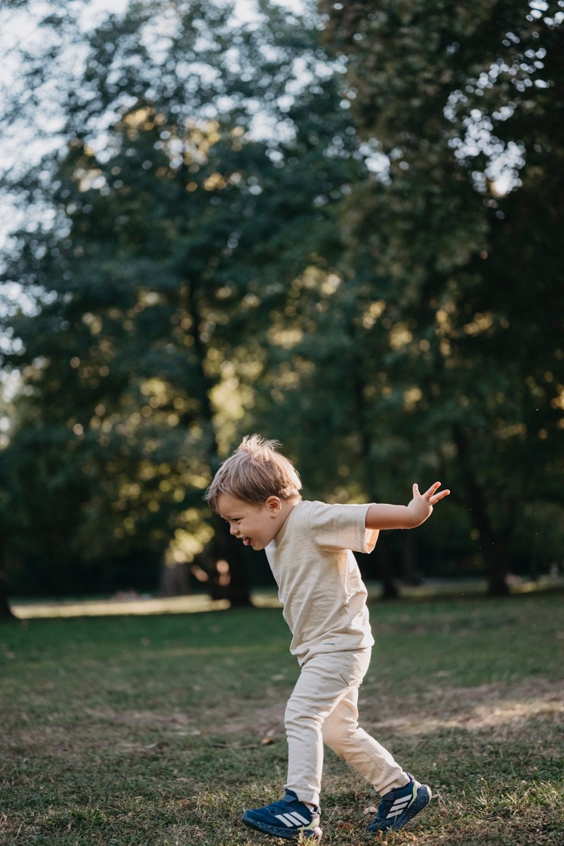 Aleksandra, Lazar, Marin i Leo / porodicno fotografisanje napolju. Deciji i porodicni fotograf u Beogradu Oksana Skendzic