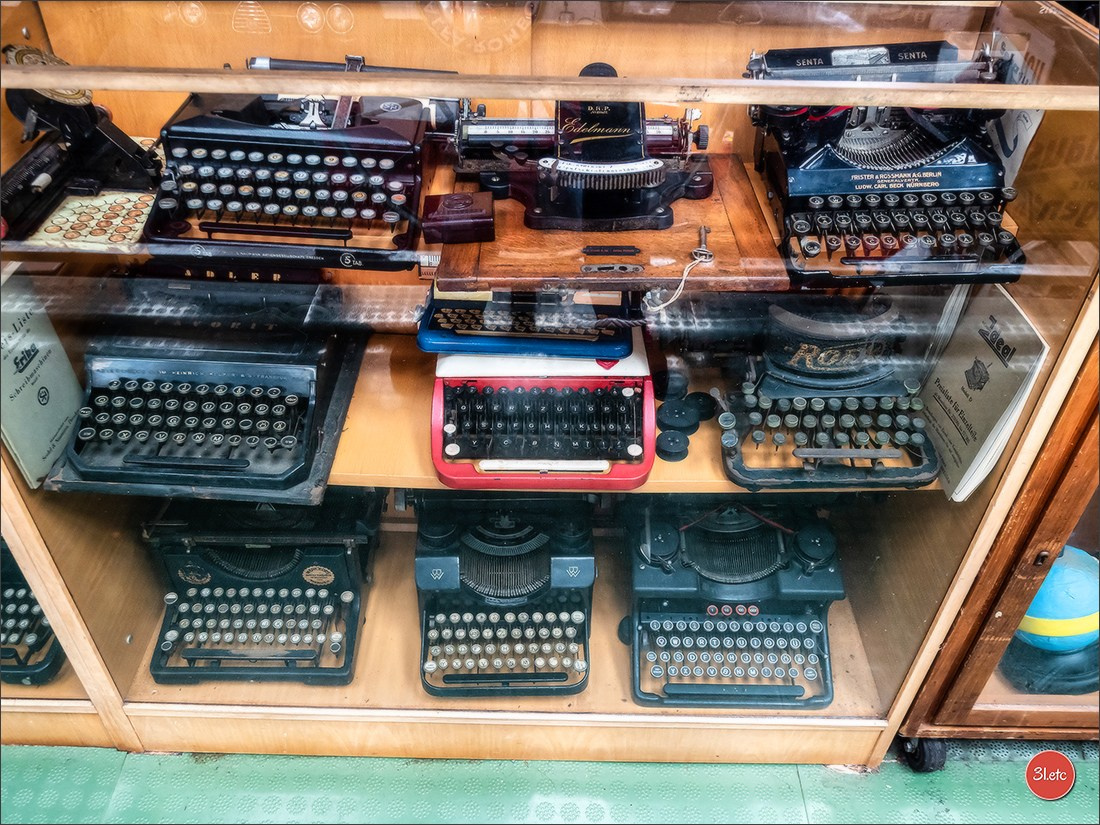 Удивительное место - частный музей старинного хлама - Fahrzeugmuseum. Photographe à Strasbourg | Portraits, Studio, Enfants, Événements