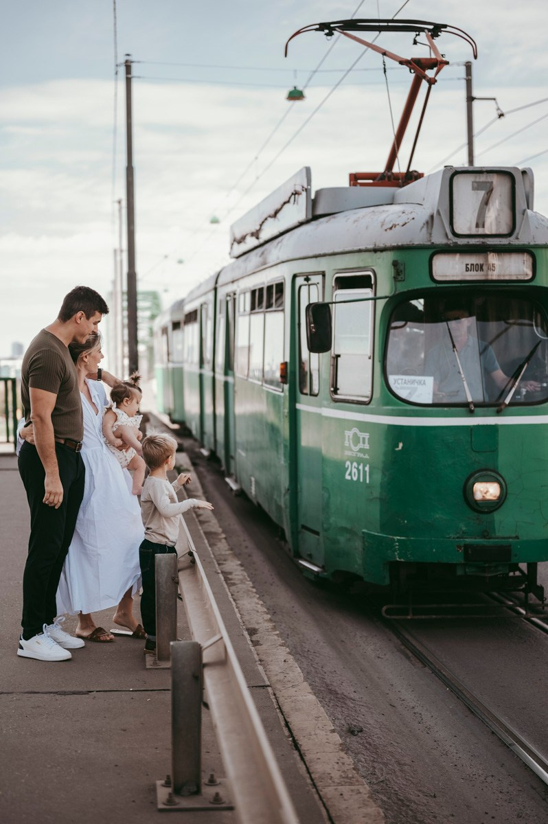 Kristina, Martin, Petra i Novak / porodicno fotografisanje napolju. Deciji i porodicni fotograf u Beogradu Oksana Skendzic