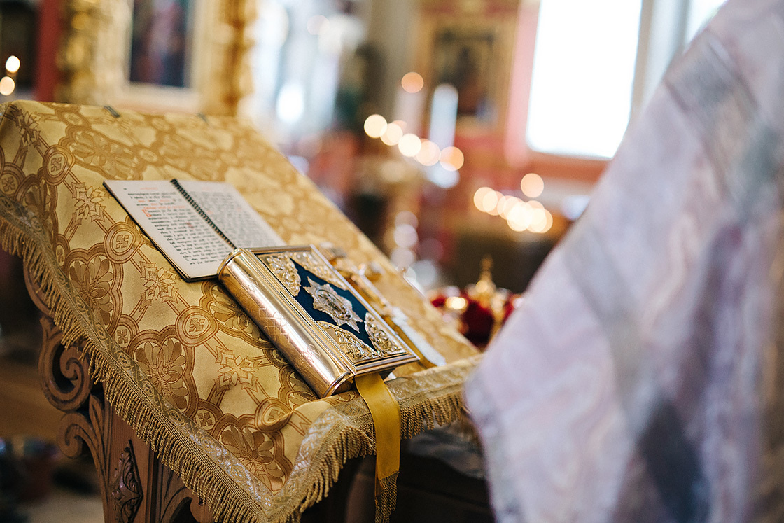 Фотосъемка свадебного венчания в церкви. Свадебный фотограф в Риге Юрий Кор