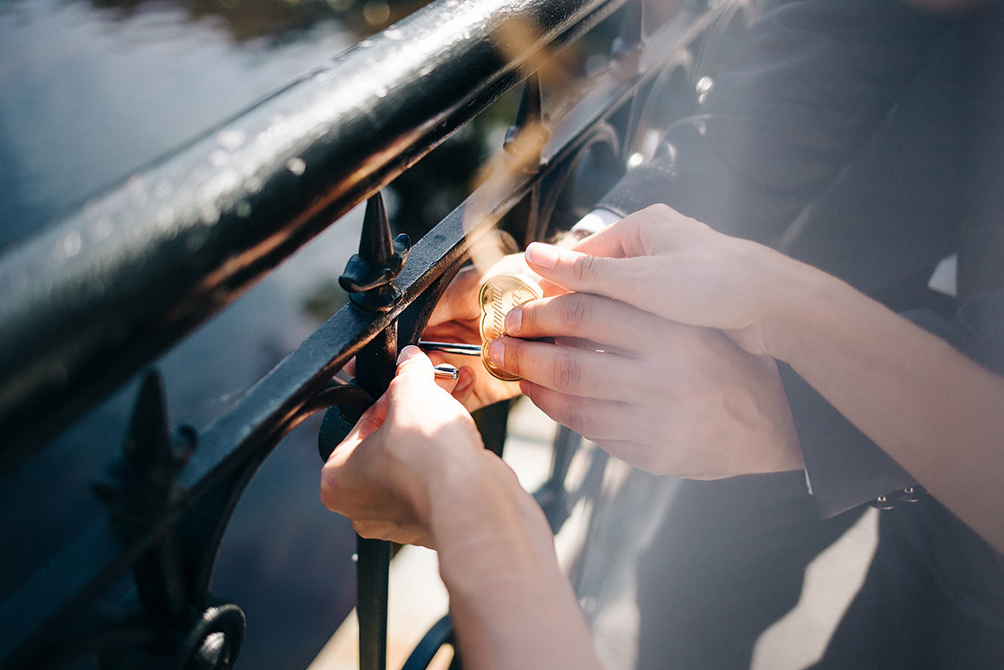 Фотосъемка свадебного венчания в церкви. Свадебный фотограф в Риге Юрий Кор