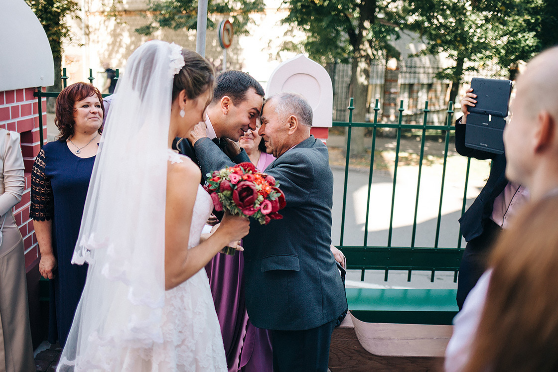 Фотосъемка свадебного венчания в церкви. Свадебный фотограф в Риге Юрий Кор