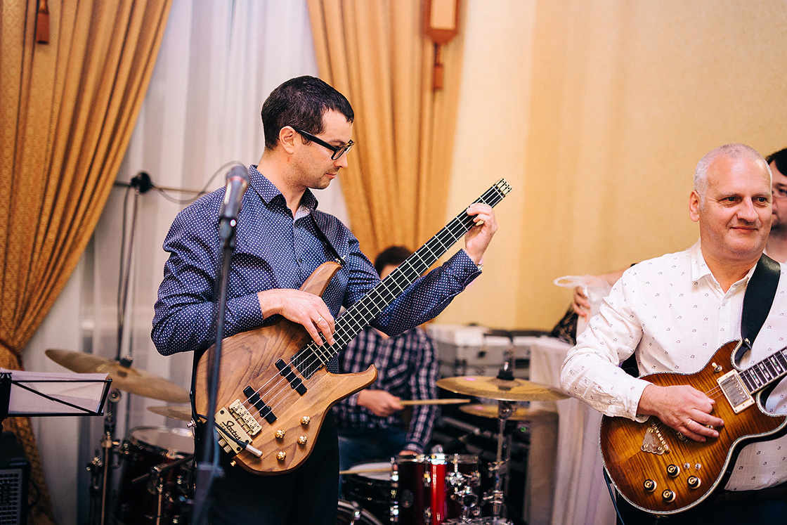 Фотосъемка свадебного венчания в церкви. Свадебный фотограф в Риге Юрий Кор