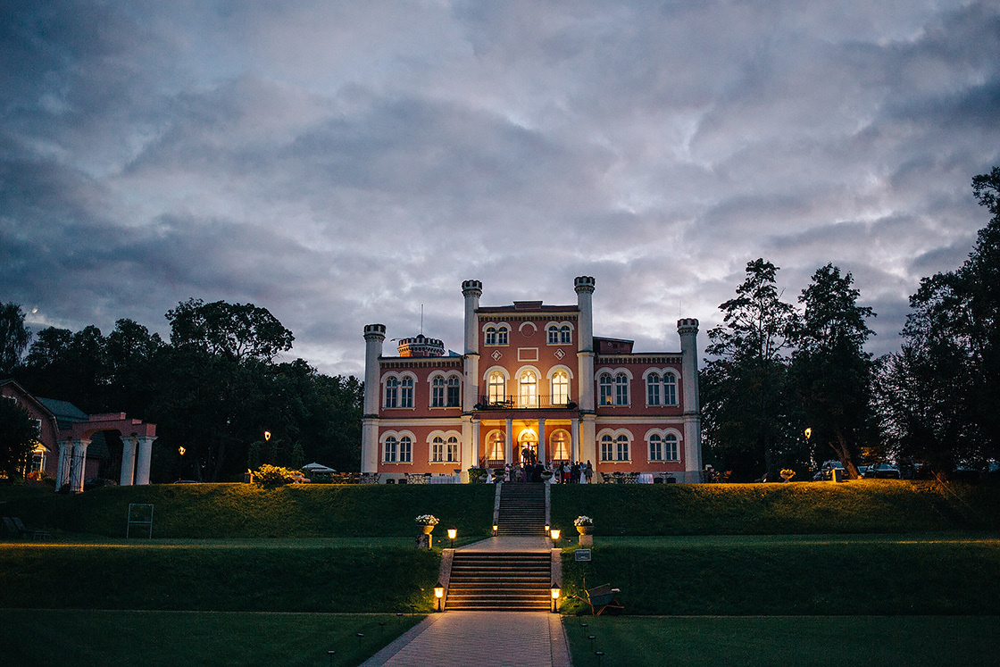 Фотосъемка свадебного венчания в церкви. Свадебный фотограф в Риге Юрий Кор