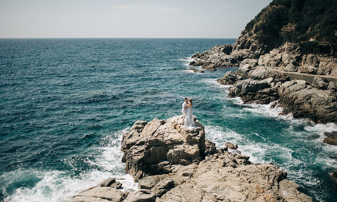 Свадебное лавстори на морском берегу. Свадебный фотограф в Риге Юрий Кор