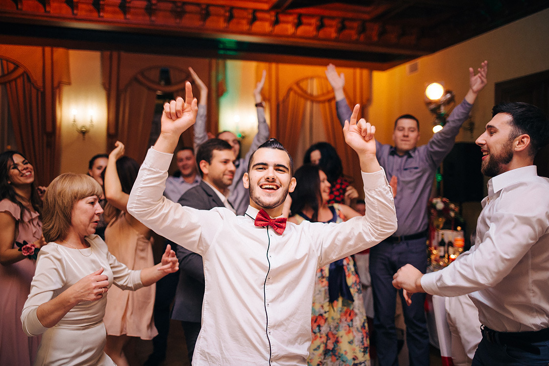 Фотосъемка свадебного венчания в церкви. Свадебный фотограф в Риге Юрий Кор