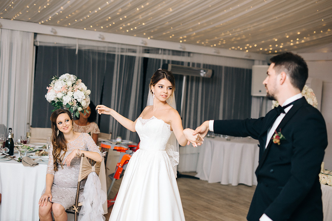 Kāzu fotografēšana Saulkrastos un Rīgā. Kāzu fotogrāfs Rīgā Yury Kor