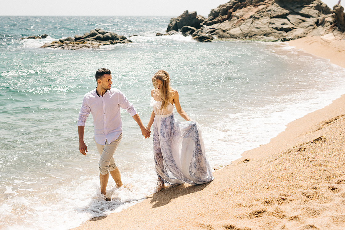 Свадебное лавстори на морском берегу. Свадебный фотограф в Риге Юрий Кор