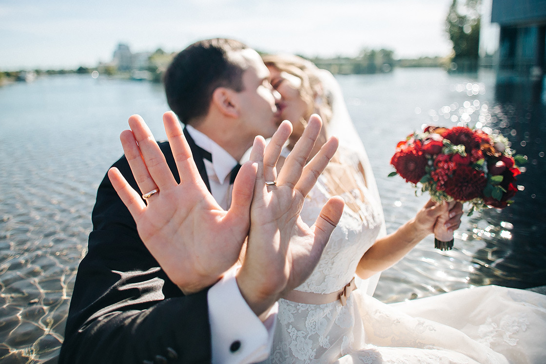 Фотосъемка свадебного венчания в церкви. Свадебный фотограф в Риге Юрий Кор