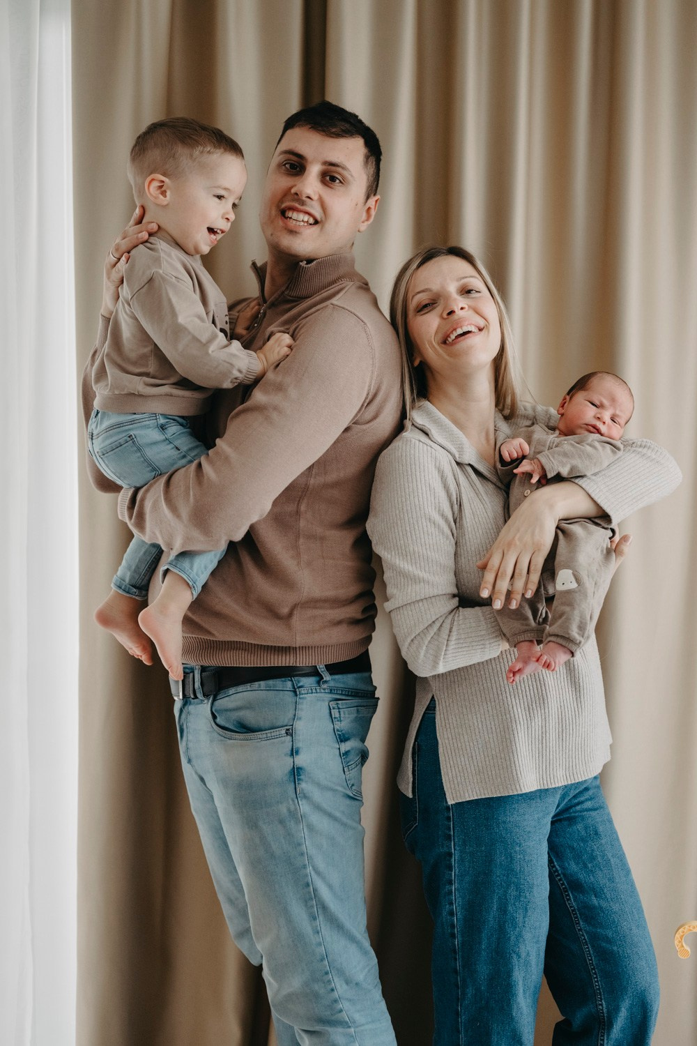 Danijala, Darko, Mijat i Marko porodicno fotografisanje. Deciji i porodicni fotograf u Beogradu Oksana Skendzic