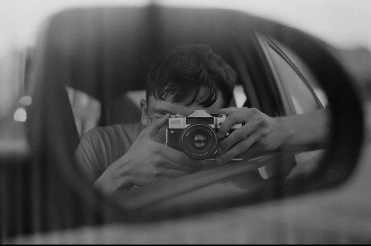 Человек с фотоаппаратом/Man with a Photo Camera 