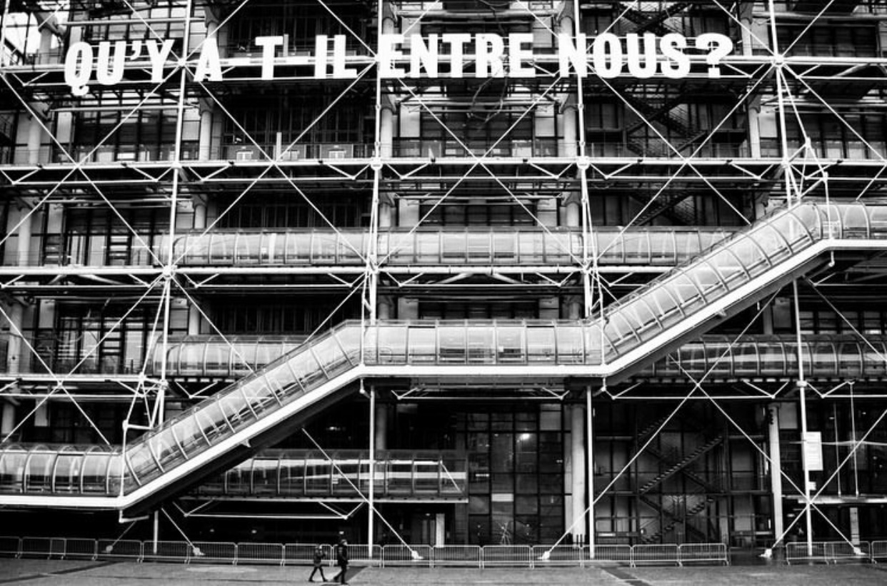 Qu’y a-t-il entre nous?