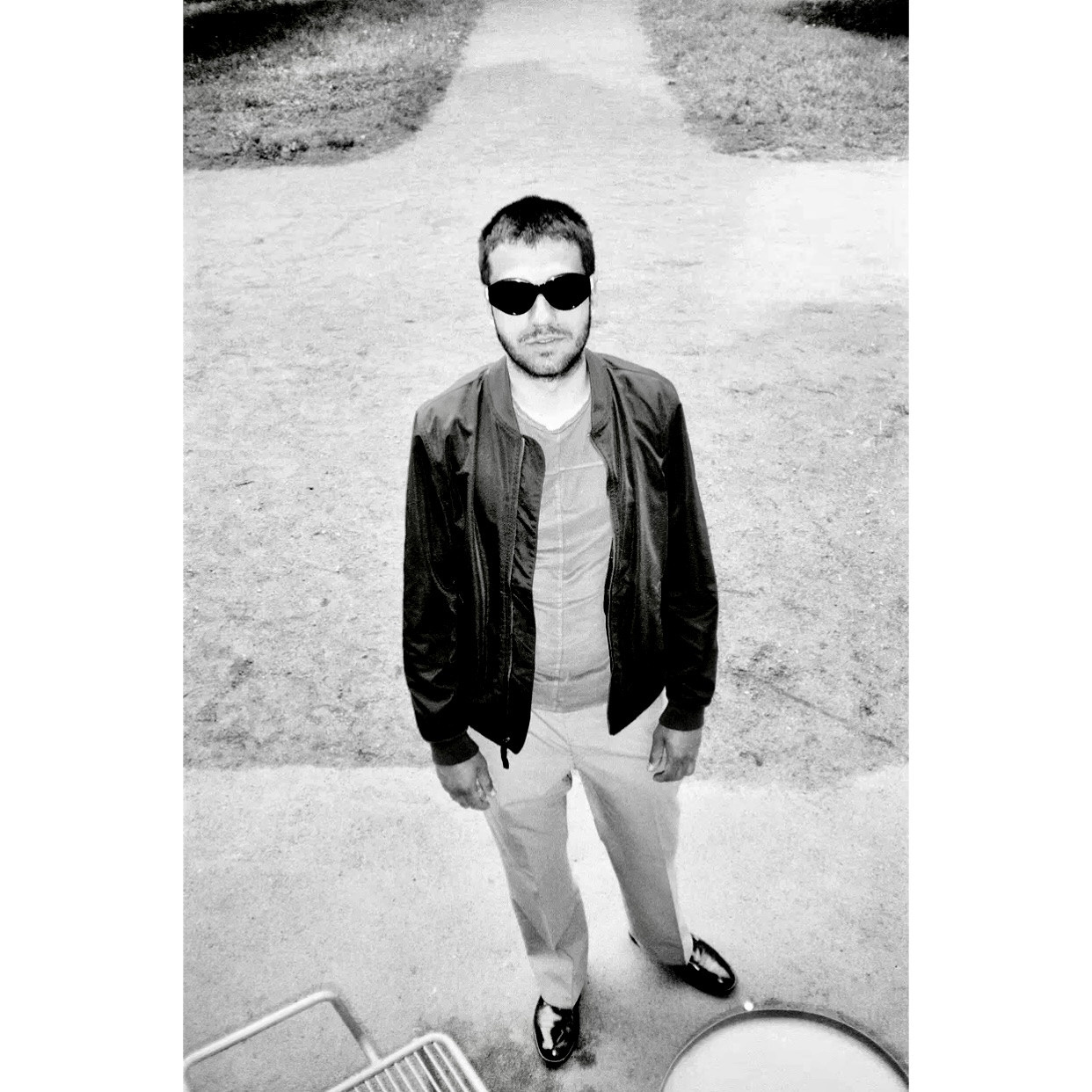 André dans le jardin