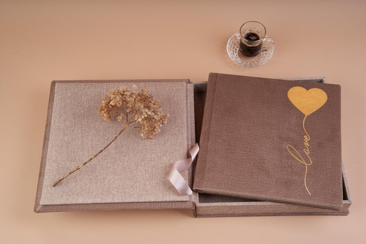 Gilding - izspiedums ar foliju